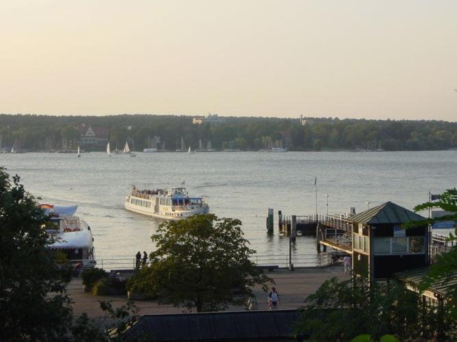 Striking Apartment Near Lake In Wannsee * Berlino